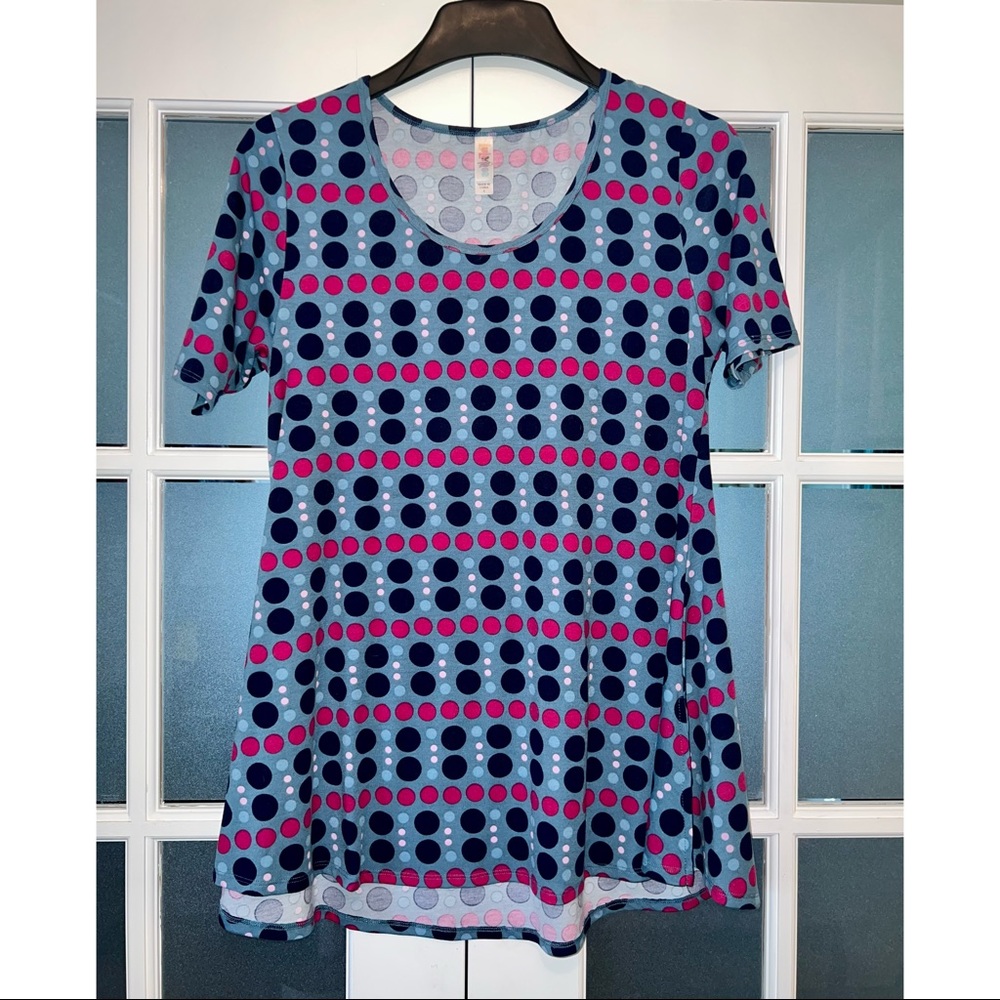 ✨EUC✨ LULAROE SHORT SLEEVE “PERFECT T” 💖🖤